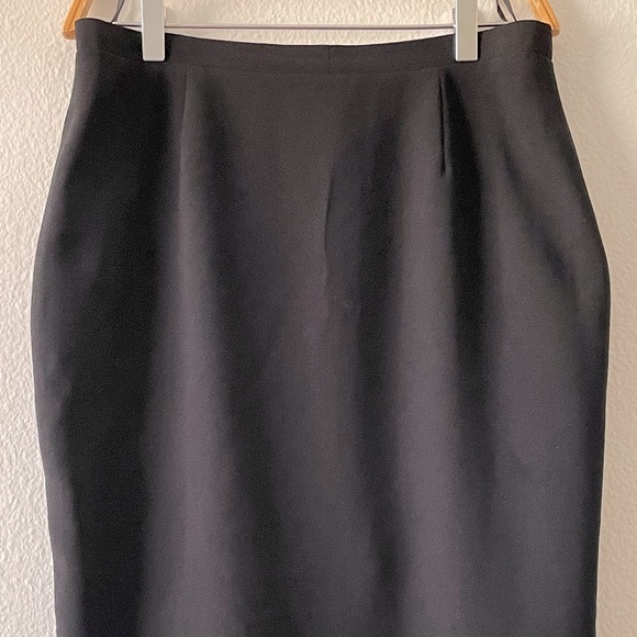 New collection is black crepe skirt with satin lining is beautiful 😍 - Picture 1 of 11